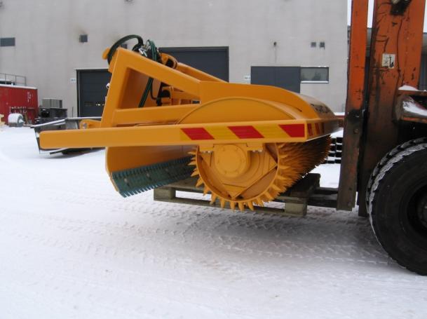 5.2 Transferring to a stand or to a truck Lift the icebreaker as indicated in the instructions and transfer it carefully to a stand or truck.