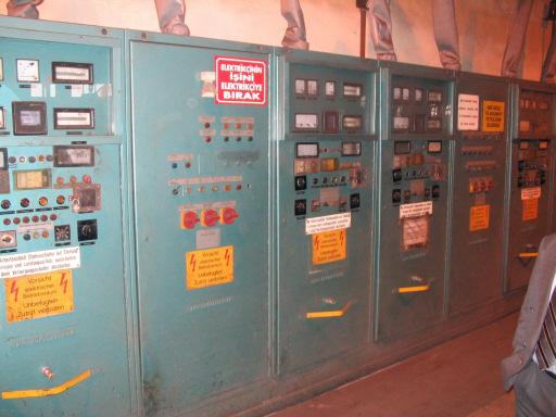 The choice fell on a thyristor-based frequency converter with a rated power of 1200 kw, a digital control system and a suitably dimensioned capacitor module.