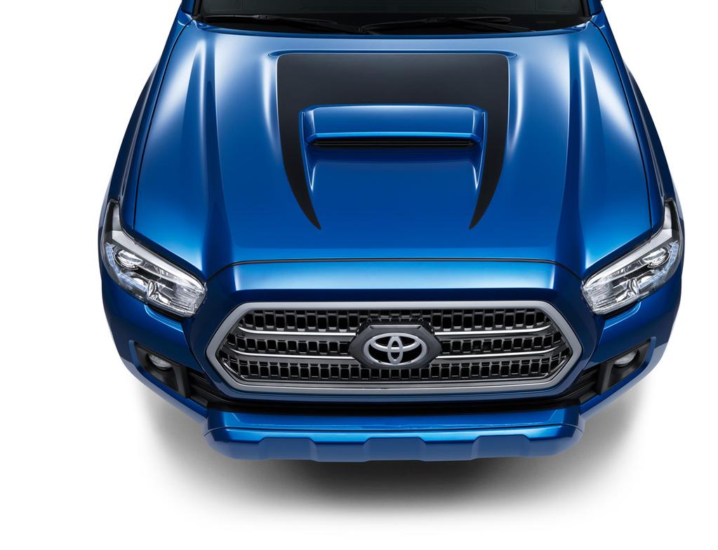 EXTERIOR 2 /20 Hood Graphics Emphasize the contours of the hood and embolden the style of your Tacoma with this easy-to-apply graphic.