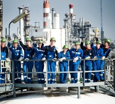 OMV Refining & Marketing as European Company is Supplying over 200 mn People with Energy OMV filling station network 4 Refineries in Austria, Germany, and