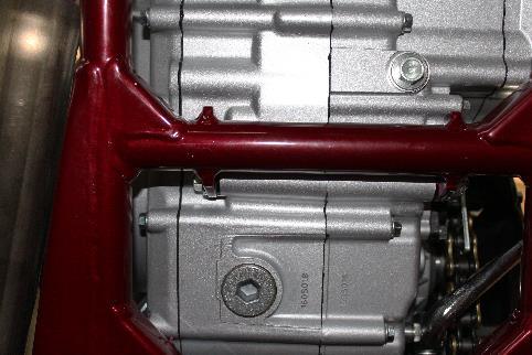 the lower part of crankcase; 2 Drain the oil to the container avoiding spilling to the ground; Clean the magnetic plug (4) with solvent.