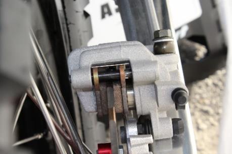 DANGER At their most worn point, brake pad linings should not be thinner than 1mm, otherwise can lead to braking failure.