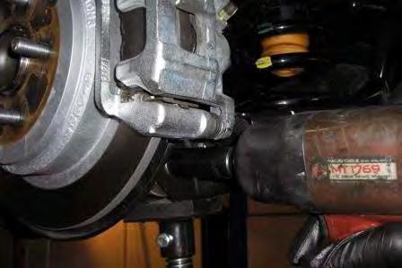 Once opposite side is completed reconnect the lower sway bar end links, tighten to 50 lb-ft.