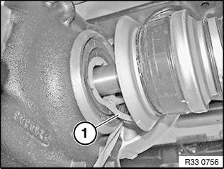 High installation forces indicate that the output shaft spline teeth are damaged or deformed! Check gearing and replace components if damaged. Check dust plate (1) for damage, renew if necessary.