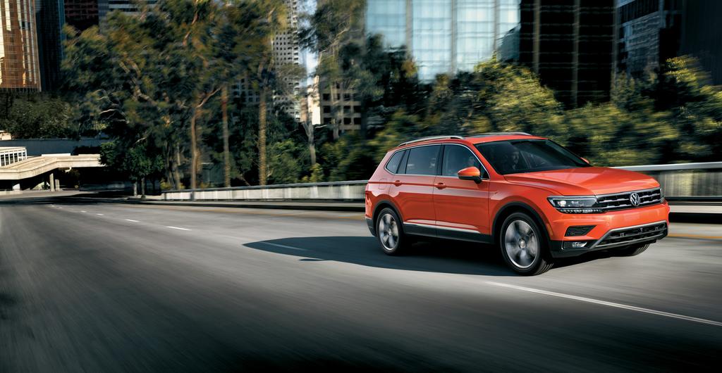 The new king of the concrete jungle. Introducing the 2018 Tiguan. On the outside, powerful lines give it a style all its own. On the inside, thoughtful amenities abound.