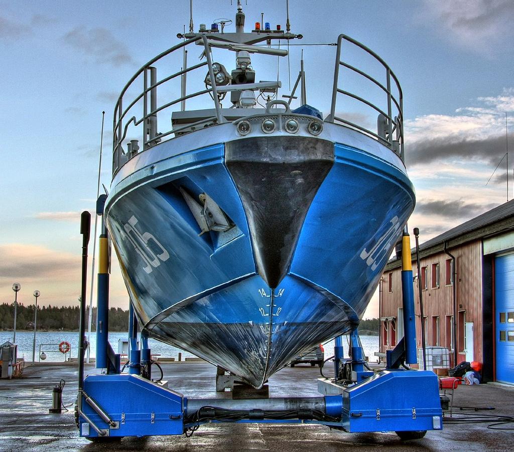 THE CONCEPT SUBLIFT is made for easy and safe dry docking and launching of sailing and motor boats on ramps and slipways.