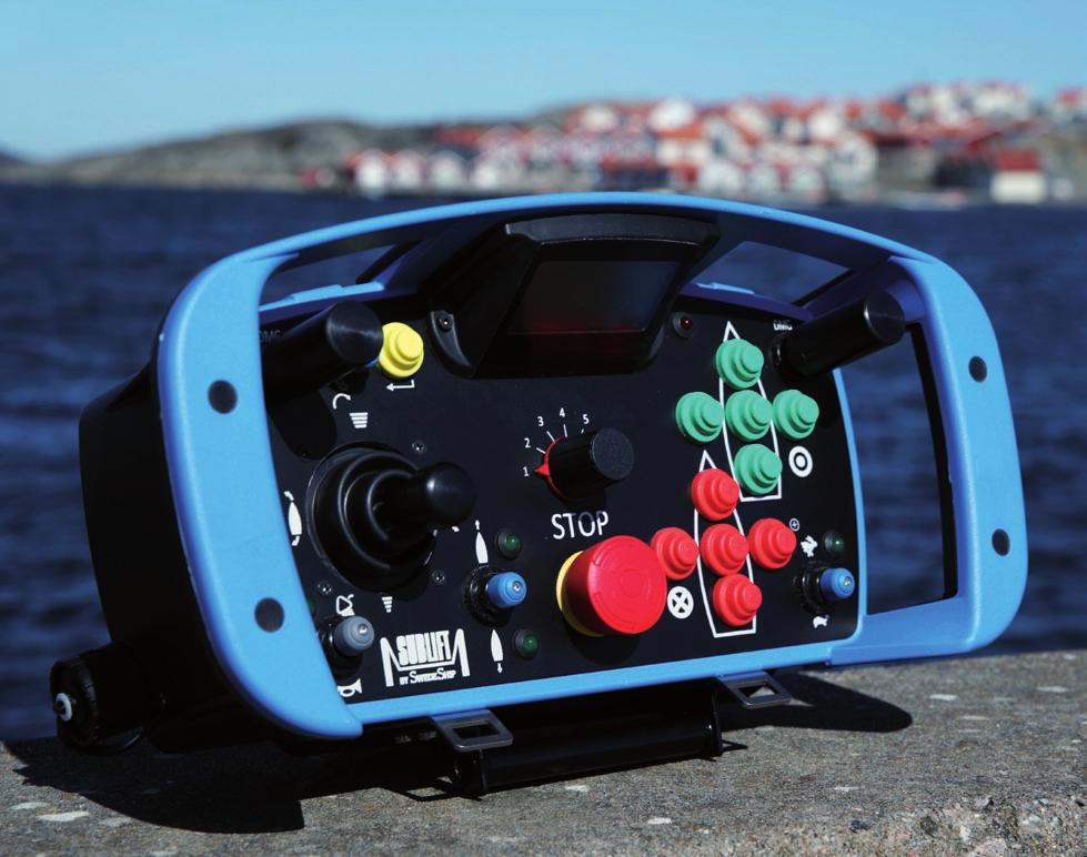 PORTABLE REMOTE PANEL It is easy to operate the Sublift boat hoist with the radio controlled portable control panel.