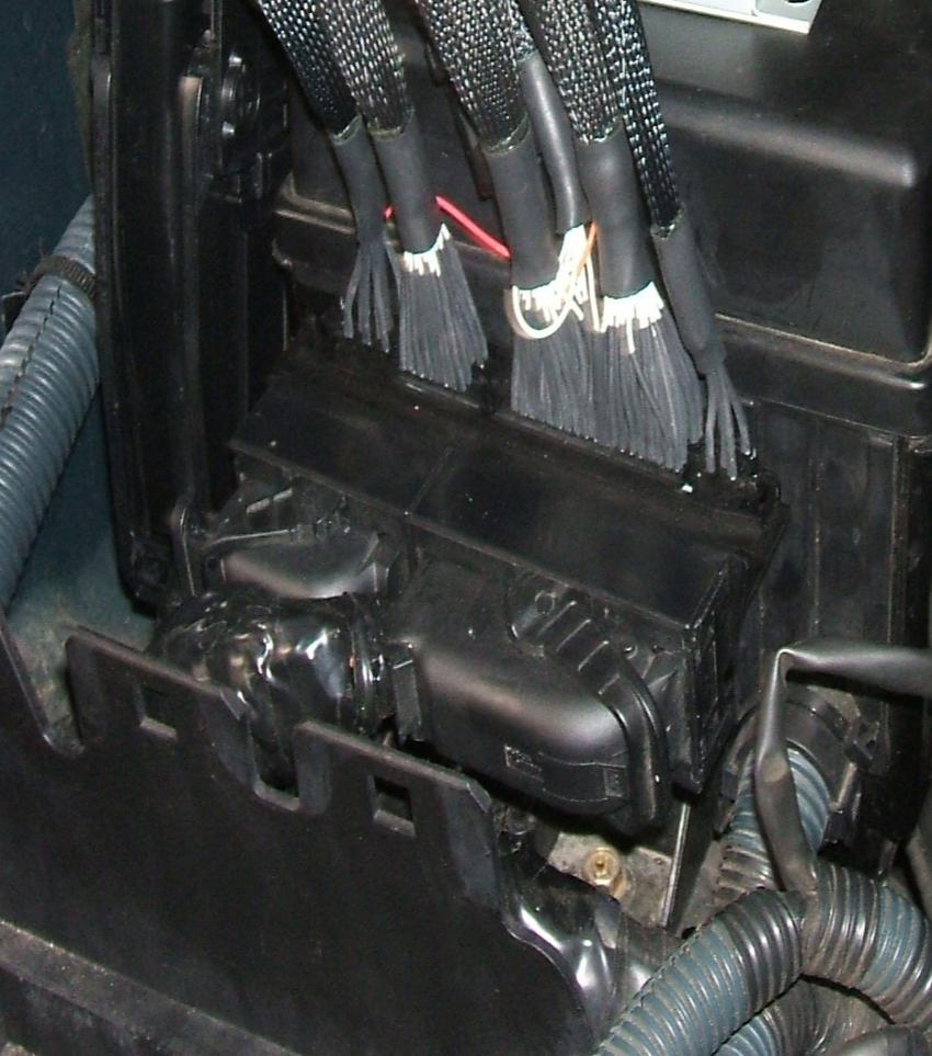 Connect the 2 connectors on the main harness to the