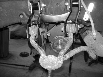 With the lower control arms installed, torque the remaining 9/16" differential hardware to 95 ft-lbs (3 bolts) and 1/2" skid plate hardware to 60 ft-lbs (3 bolts).