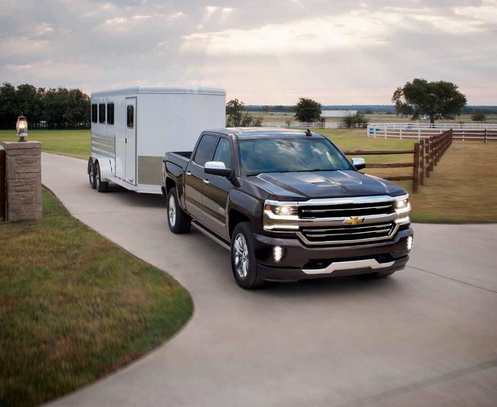 TOWING UP TO 5443 KG (12,000 LB.) 1, 2 OF TOWING POWER. Silverado 1500 Crew Cab Short Box High Country 4x4 in Autumn Bronze Metallic 3 (extra-cost colour) with available features.