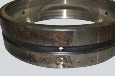 The photograph shows part of the ring with fretting corrosion and thus contact, and one part without fretting corrosion and therefore no contact.