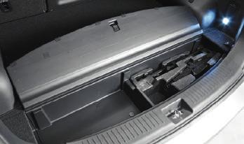 Cargo cover compartment When the cargo cover is not in use, it can be conveniently