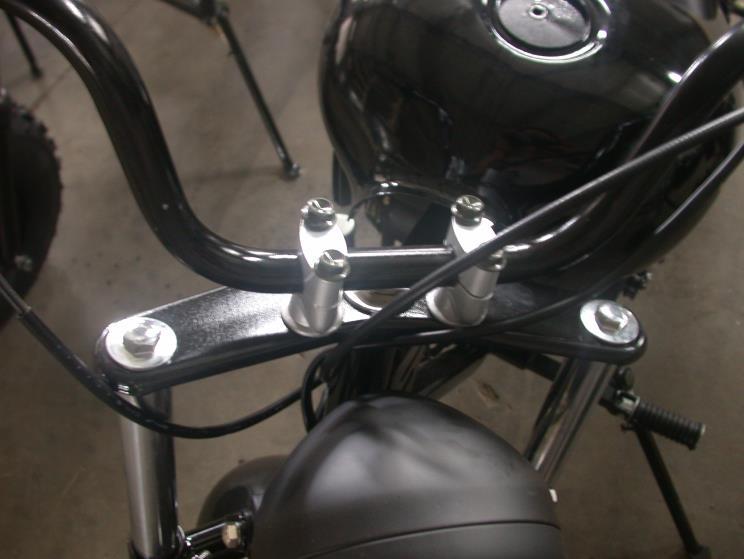 installation 16. Install of steering handle bar: as shown in the picture, the requested torque to tighten the bolts is 22-29N.