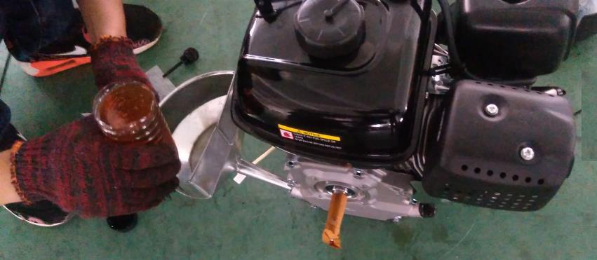 Refill the engine oil: (note: if your mini bike with an assembled engine on the frame, you still need to do change
