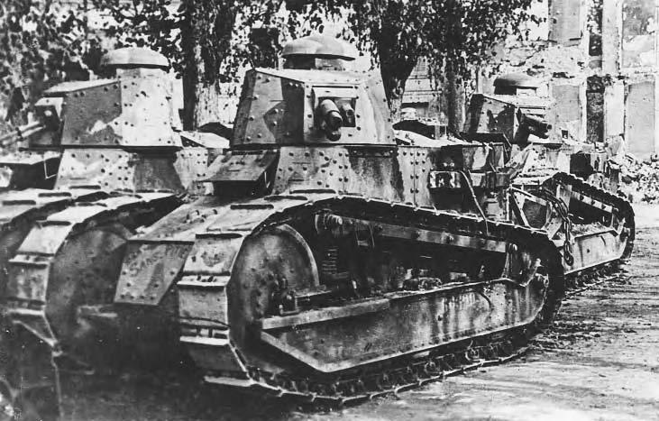 208 WORLD WAR I FRANCE: RENAULT FT-17 FRANCE: RENAULT FT-17 Courtesy of Art-Tech/Aerospace/M.A.R.S/TRH/Navy Historical. Summary: The first true light tank.
