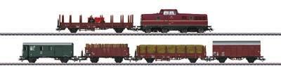 98 HO Thundering Rails Train Set Life-Like from Walthers. Experience the fun of rolling freight! Powering ahead is an F7 diesel with 6 freight cars and a caboose.