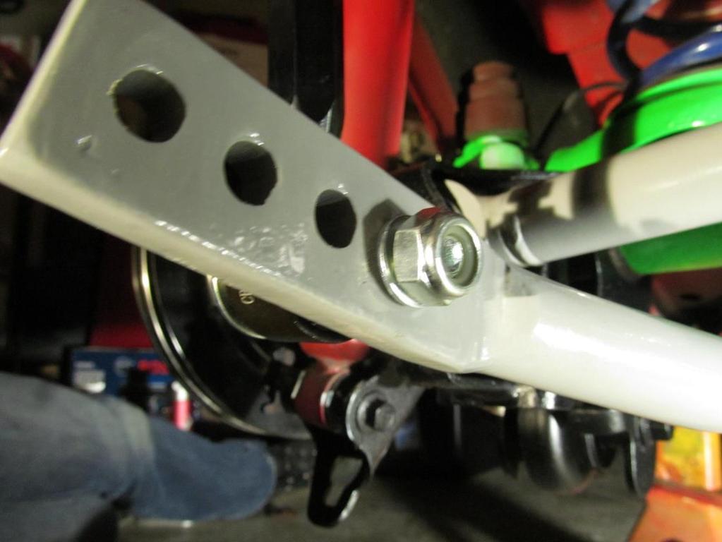 Now attach the other side of the RTR sway bar link to the RTR sway bar. There are four holes you can choose to install the bar to.