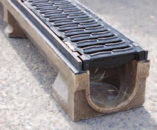 30 Outlet End Cap CD SE 10 SERIES MEDIUM DUTY Galvanised steel edged polymer concrete channel c/w Class C250kN ductile iron slotted heelguard grating.