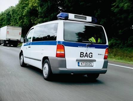 officers stop vehicle after it passes control gantry Mobile enforcement: 278 BAG enforcement vehicles (T5)