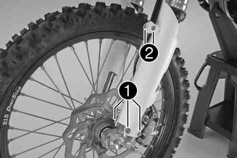 SERVICE WORK ON THE CHASSIS 40 Press the dust boots back into their normal position. Remove excess oil. Position the fork protection. ( p. 40) Remove the motorcycle from the work stand. ( p. 39) 12.