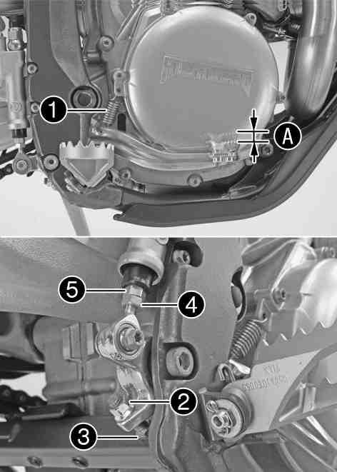 Move the foot brake lever backwards and forwards between the end stop and the foot brake cylinder piston bracket and check free travel.