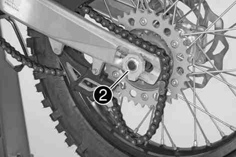 WHEELS, TIRES 67 Check the wheel bearing for damage and wear.» If the wheel bearing is damaged or worn: Change the wheel bearing.x Clean and grease shaft seal rings and bearing surface of the spacers.