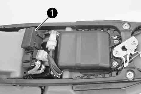 5Changing the fuses of individual power consumers Tip Replace the spare fuse so that it is available if needed. Attach protection covers. Mount the seat. ( p.