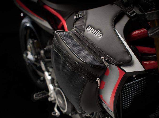 Allows fitment of the dedicated tank bag, the special side bags or both. SIDE TANK BAGS KIT cod.