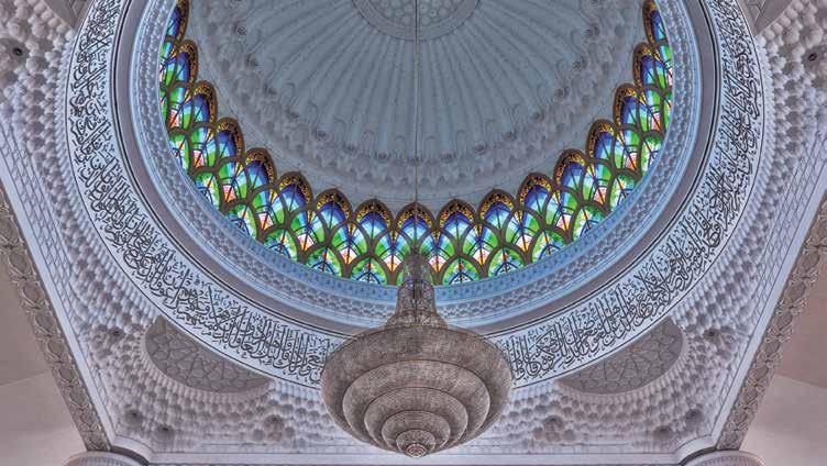 Ahmad Zaki Resources Berhad Annual Report 2016 51 REPORT OF THE AUDIT AND RISK COMMITTEE Masjid Sultan Abdul Samad, KLIA MEMBERSHIP The present members of the Audit and Risk Committee of the Company