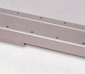 from damage TWIN LINEAR RAILS AND BEARINGS Industry leading bearing system for consistent tracking, low friction and extended performance Superior straightness and flatness is verified at the