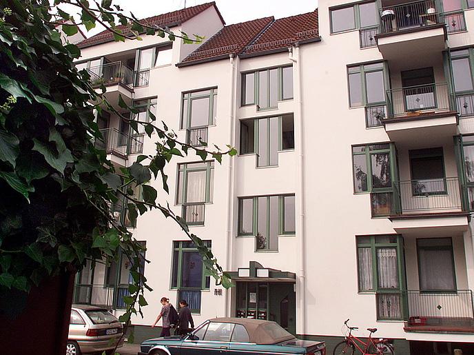 ACCOMMODATION & LIVING Living Costs The cost of living in Osnabrück is relatively low compared to many other cities in Germany. Specifically, the rents in Osnabrück are comparatively affordable.