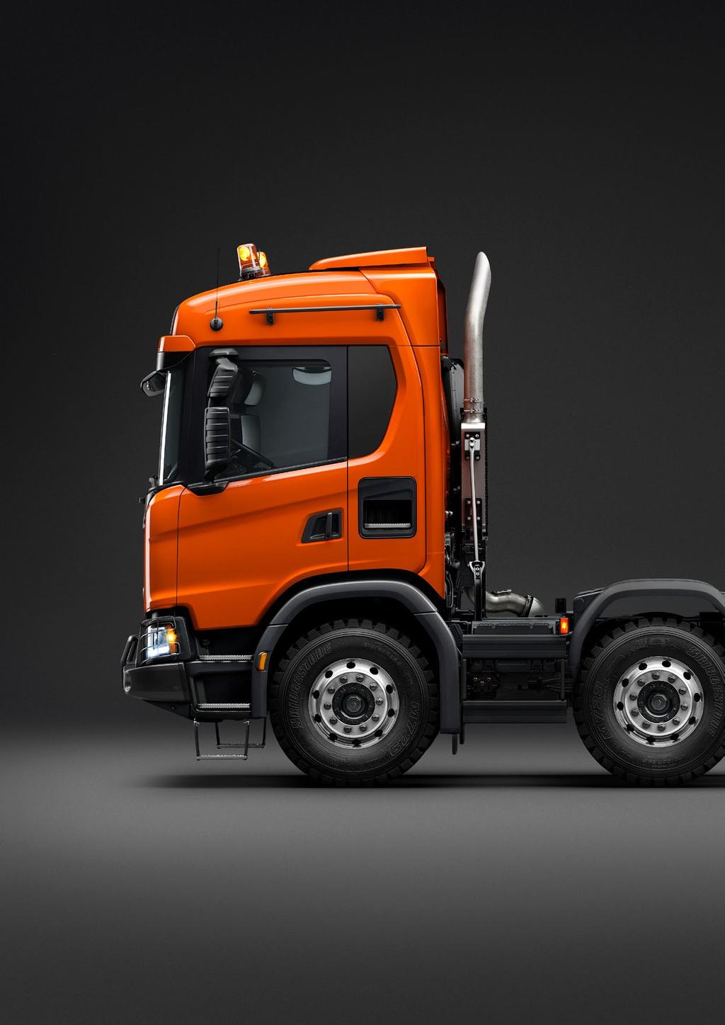 Cab The G-series day cab with normal roof offers an excellent driver environment with ample storage. The side body step makes it easy to climb over to the tipper body for load inspection.