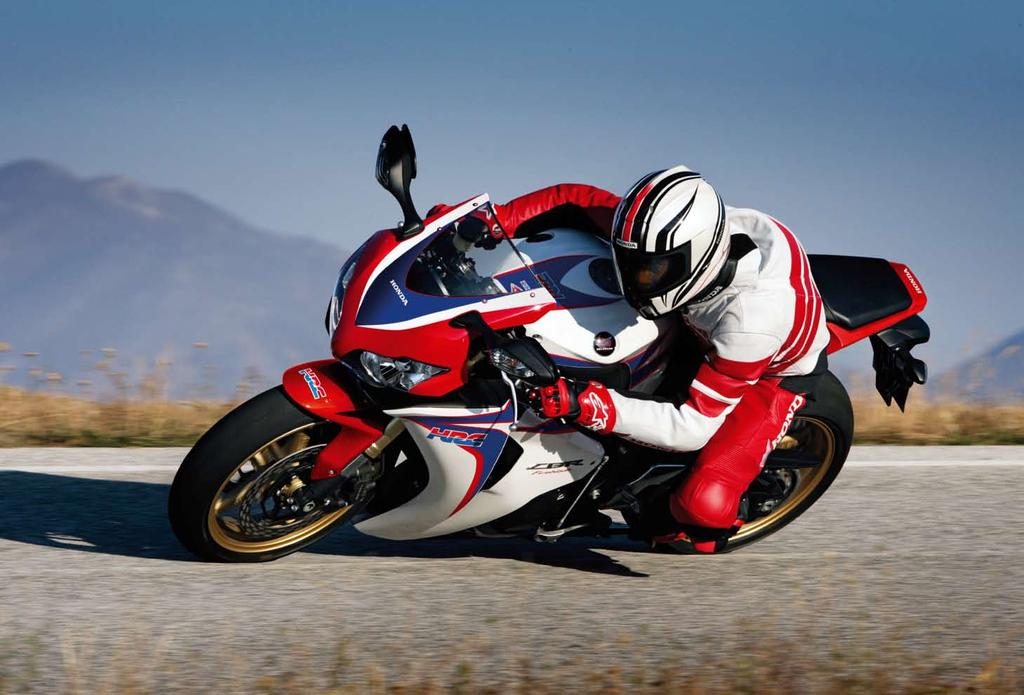 03 04 CBR1000RR FIREBLADE / C-ABS ROAD SENSATION Delivering an exhilarating sensation of synergy between rider and
