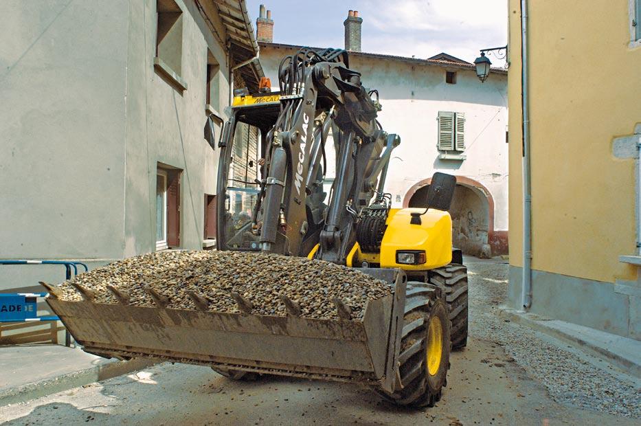 specific advantages... 7 Combining speed, versatility and efficiency, the is the machine for all service and urban work. With its 4.