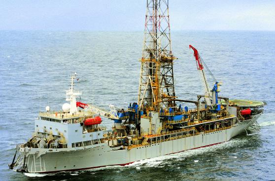 Operating limits Heave (significant) Sea conditions Drilling 2.5 m 5 m - 8.5 s Tripping 3.0 m 6 m - 9 s Running casing/logging 1.5 m 3.5 m - 7.5 s BOP handling/diving/reconnection 1.0 m 2.
