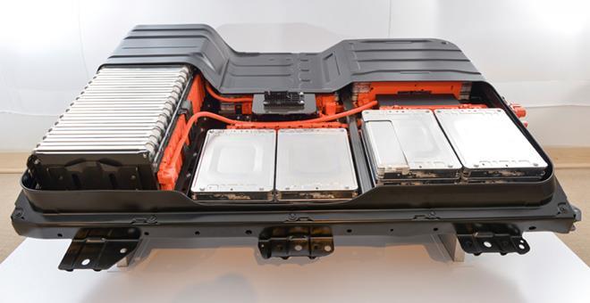 Unpacking Electric vehicle battery packs Battery chemistry: Lithium-Ion cells