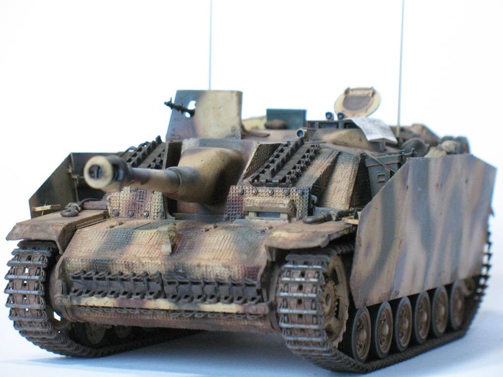 StuH 42 L/28 Alkett (05.1944) Over the last few years I had build some other tanks with Zimmerit but this was to be my first tank with a complete Zimmerit coating already moulded in place.