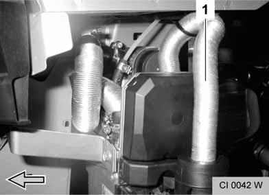 unit and tighten with the hose clamp as shown in the figure - Shape the combustion air