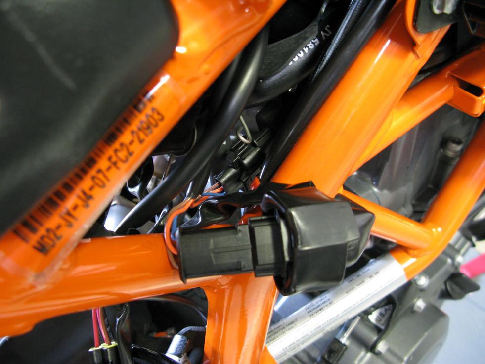 5>CONNECT (CONT.) 5.4 1. Locate the factory TPS connector which will be found on the right hand side of the bike directly on the side of the throttle body.