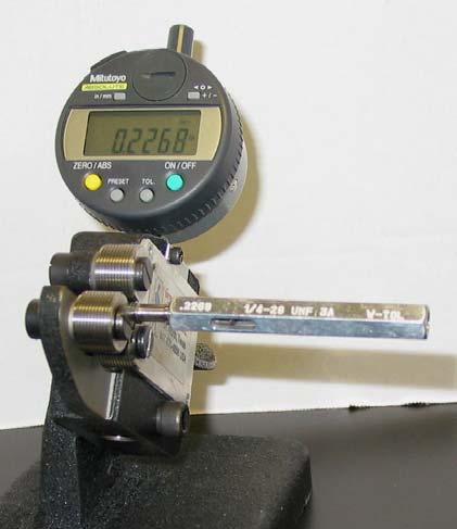 3. Without doing anything else to the gage, change the pre-set value to the value displayed while the gage arm is at rest without the setting plug in the gage. 4.