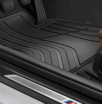 Its tilt function allows easy access to the luggage compartment at all times.