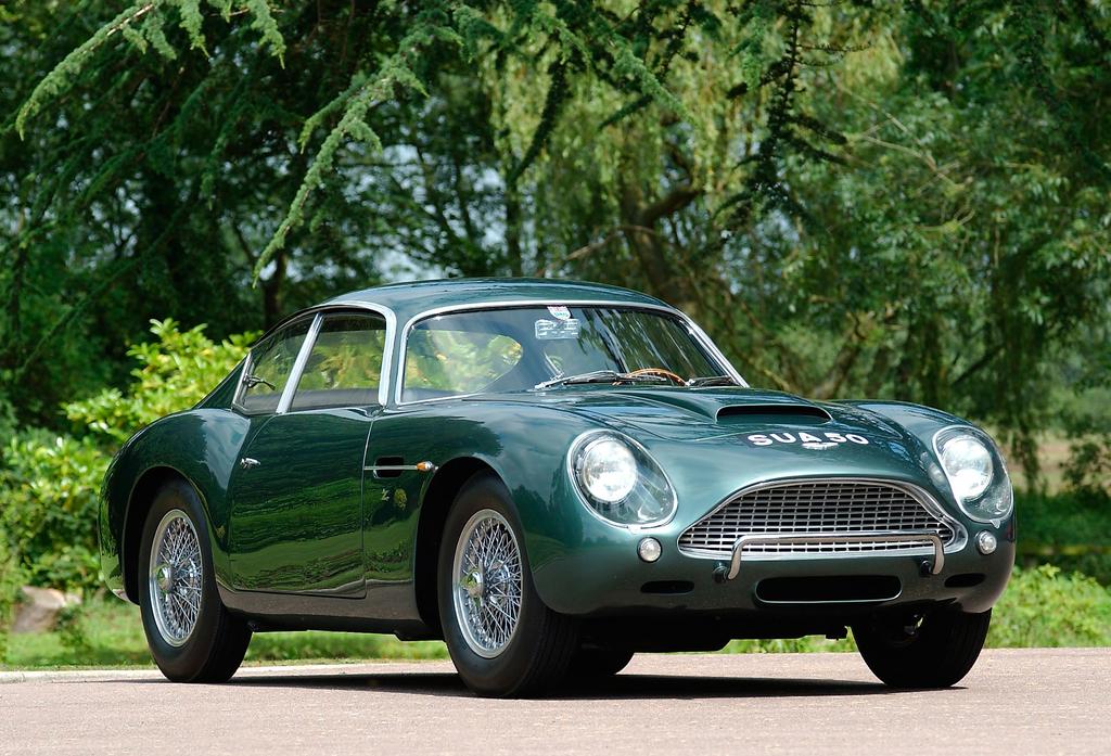 1960 THE DB4GT ZAGATO The Aston Martin DB4GT Zagato was introduced in October 1960 at the London Motor Show.