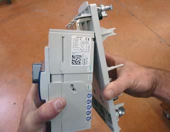 The four support bases for DPX³ enable 3P and 4P DPX³ 160 and DPX³ 250 A circuit breakers to be