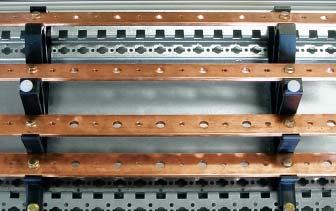 STANDARD DISTRIBUTION IN CABLE SLEEVES 1 MOUNTING A STEPPED BUSBAR Isolating supports Cat.