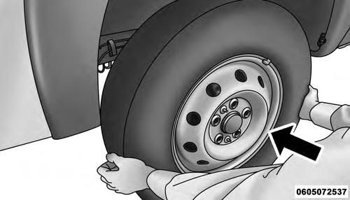 336 WHAT TO DO IN EMERGENCIES Mounting Spare Tire WARNING! To avoid the risk of forcing the vehicle off the jack, do not tighten the wheel nuts fully until the vehicle has been lowered.