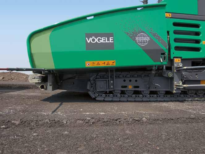 Long crawler tracks with large footprints provide for maximum tractive effort, allowing the paver to get on well at a constant speed even when operating on difficult terrain.