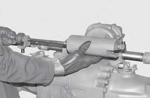 4 FIGURE 1: Before starting any operation on the assembly, disable the cylinder by giving a light hammer blow to the external ring of the check unit.