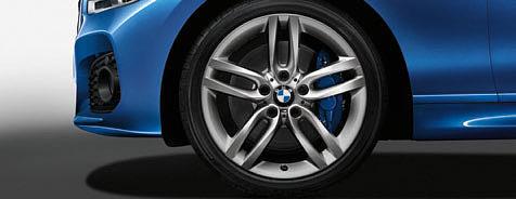 Blue metallic paint with 18" light alloy Double-spoke style 461 M wheels with mixed tyres.