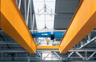 Lowered trolleys allow double-girder travelling cranes to be installed even where there is little