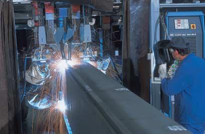 Plates of the lengths required for box girders are welded together on a PLC-controlled welding machine.